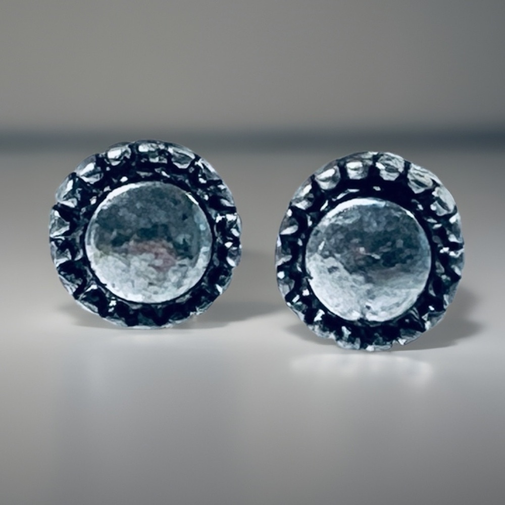 Sweet minimalist, Silvertone small stud pierced earrings